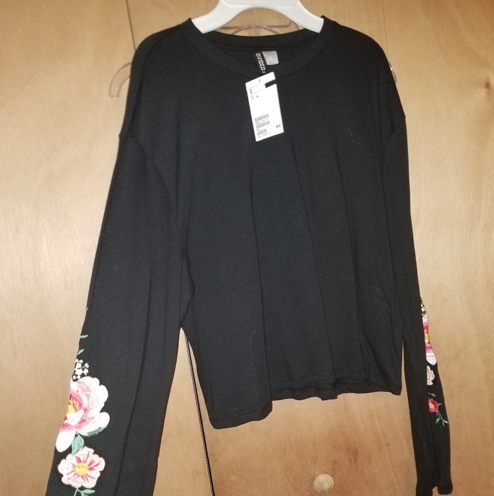 Crop top floral embroidery NWT